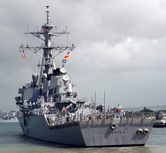 Tàu khu trục Mỹ vừa tiến gần Scarborough làm Trung Quốc nổi giận